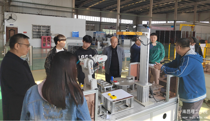 深化產(chǎn)教融合 共探新能源汽車產(chǎn)業(yè)學(xué)院在智能技術(shù)領(lǐng)域的發(fā)展路徑